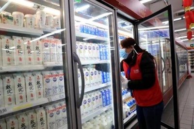 直擊現場 光明乳業最大工廠復工首日，冷藏柜里的新鮮與安心